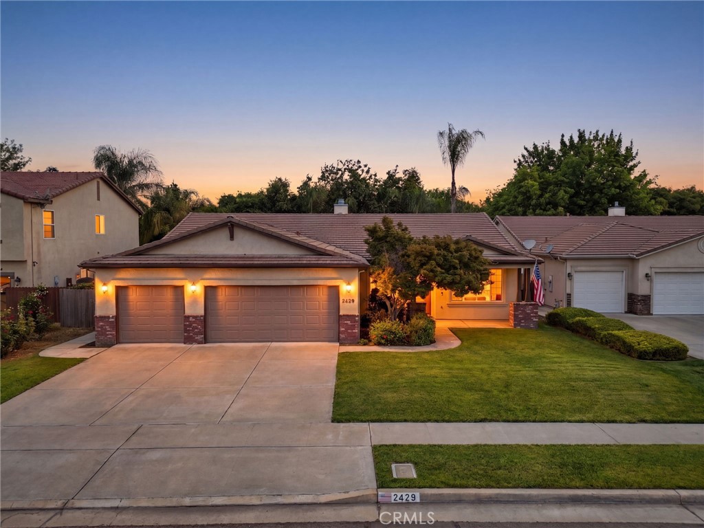 2429 N Oak Grove Ct, Visalia, CA 93291