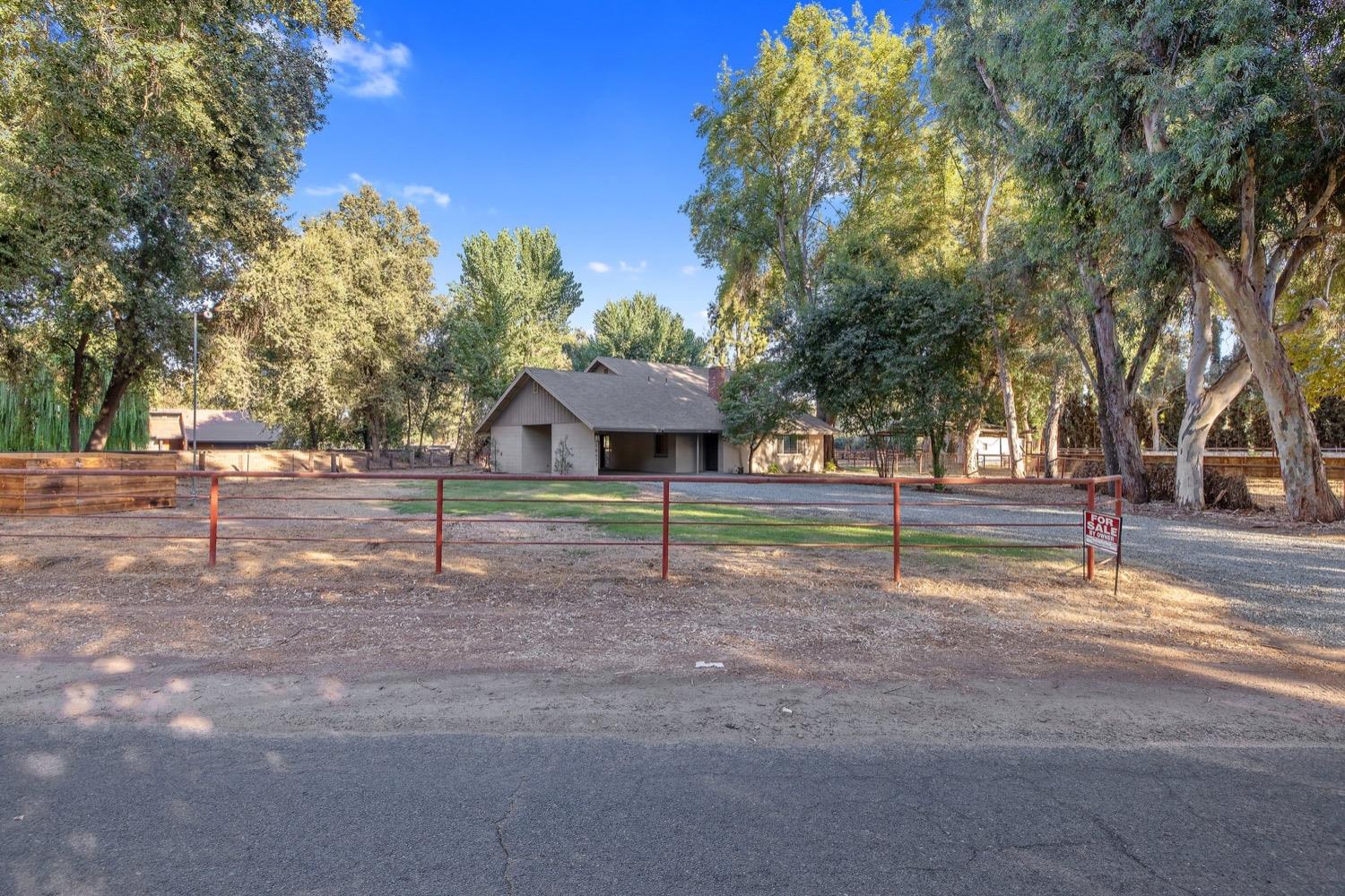 18677 Lort Dr, Visalia, CA 93292