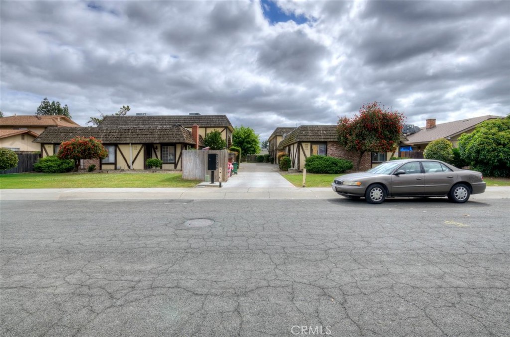 2440 S Sallee Ct, Visalia, CA 93277