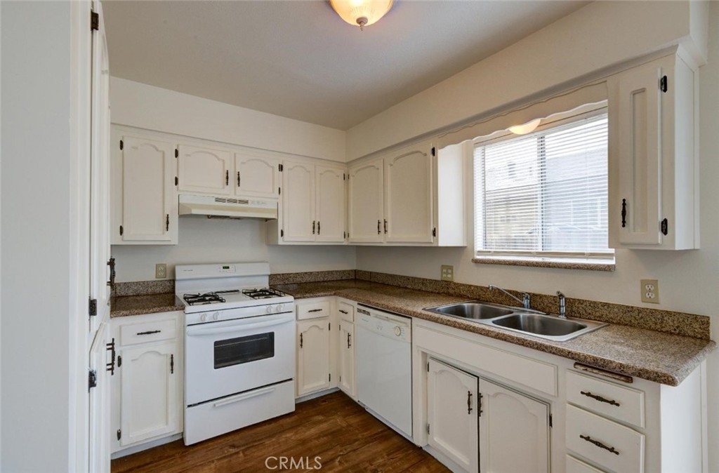 2440 S Sallee Ct, Visalia, CA 93277