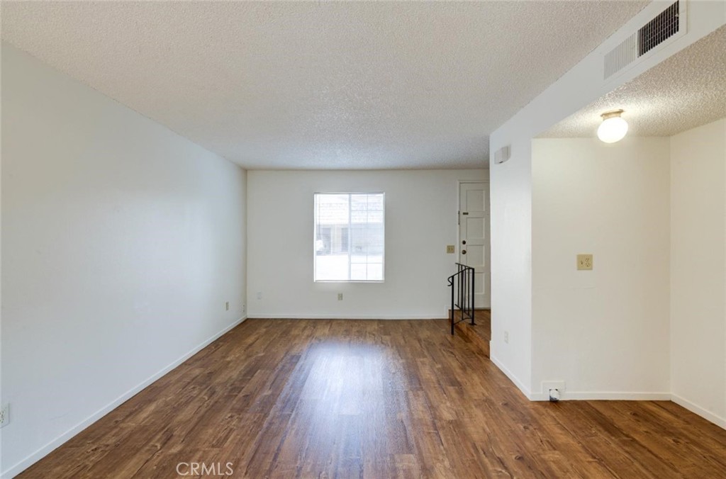 2440 S Sallee Ct, Visalia, CA 93277