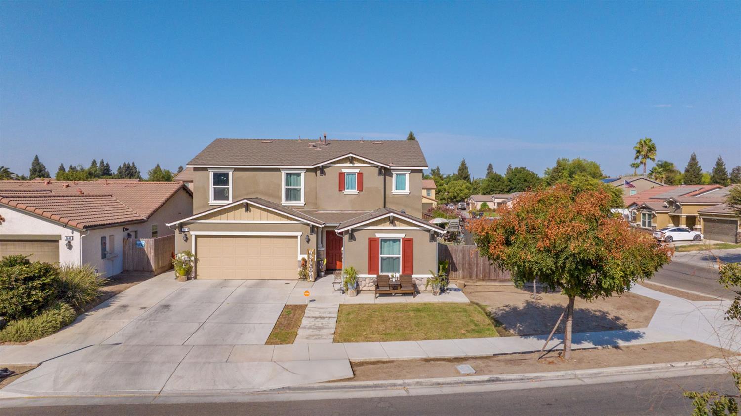 1649 N Comstock Ct, Visalia, CA 93292