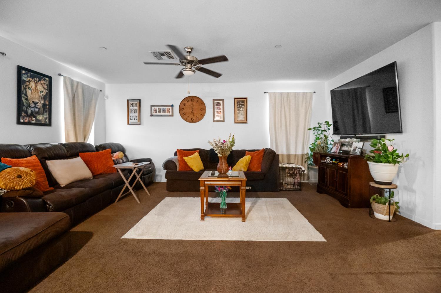 1649 N Comstock Ct, Visalia, CA 93292