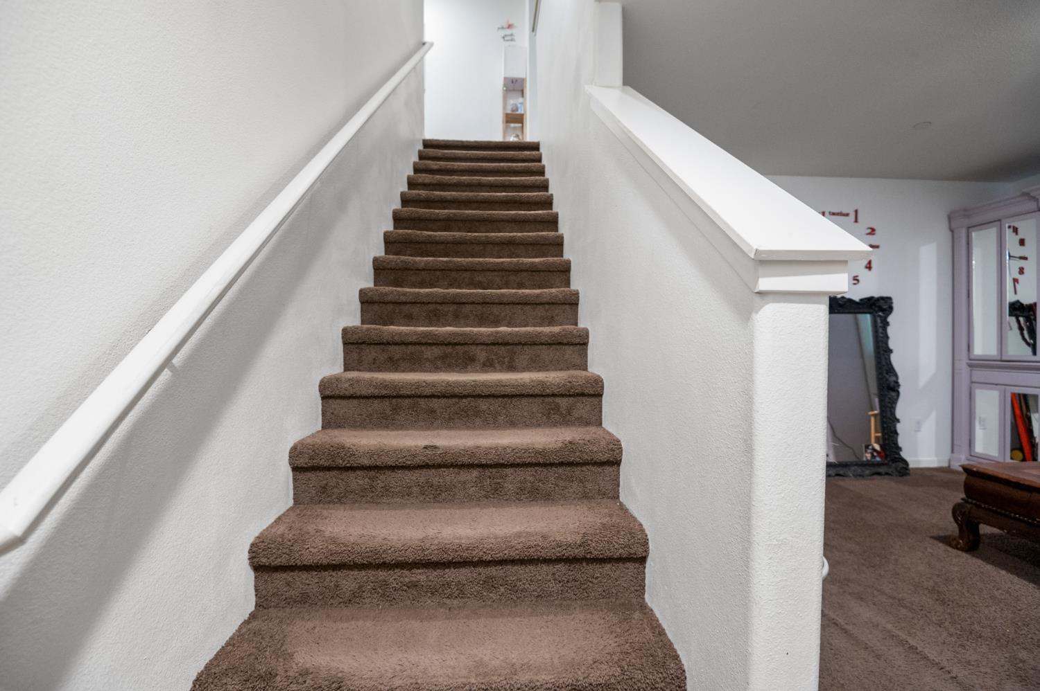 1649 N Comstock Ct, Visalia, CA 93292
