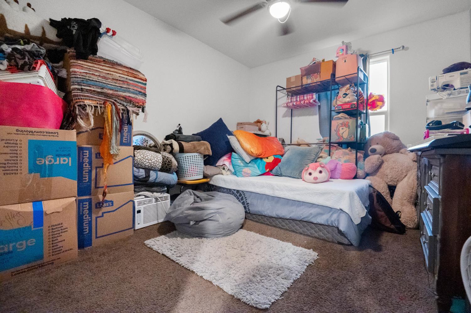 1649 N Comstock Ct, Visalia, CA 93292