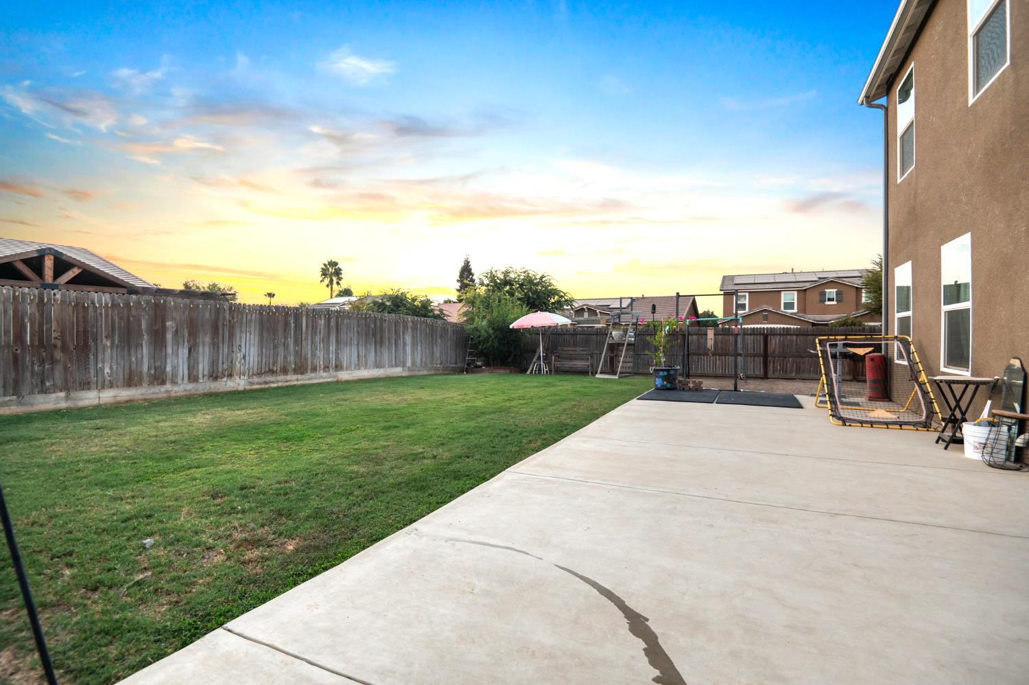 1649 N Comstock Ct, Visalia, CA 93292