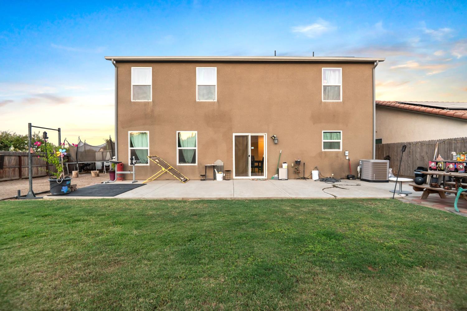 1649 N Comstock Ct, Visalia, CA 93292