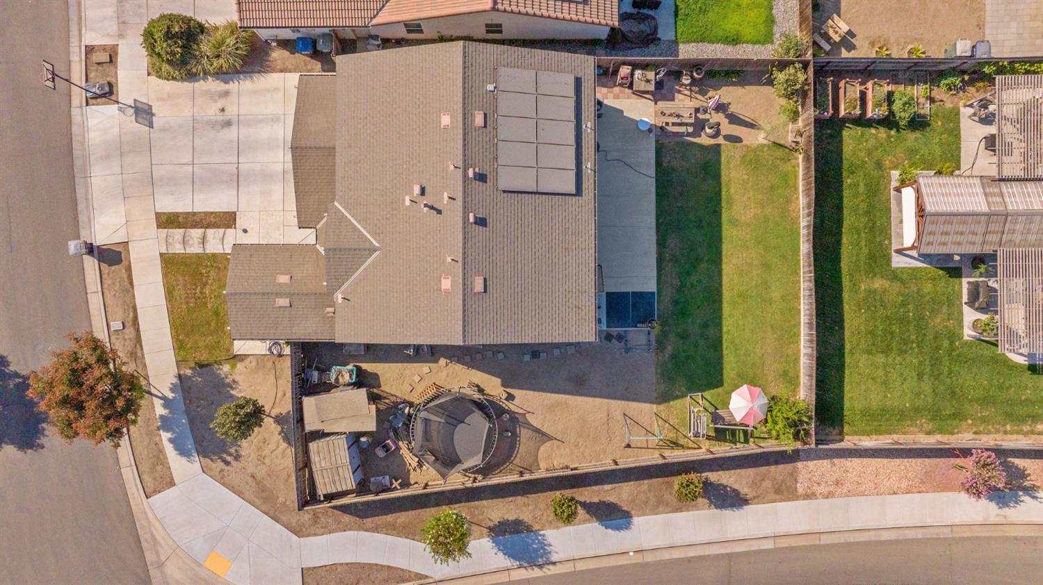 1649 N Comstock Ct, Visalia, CA 93292
