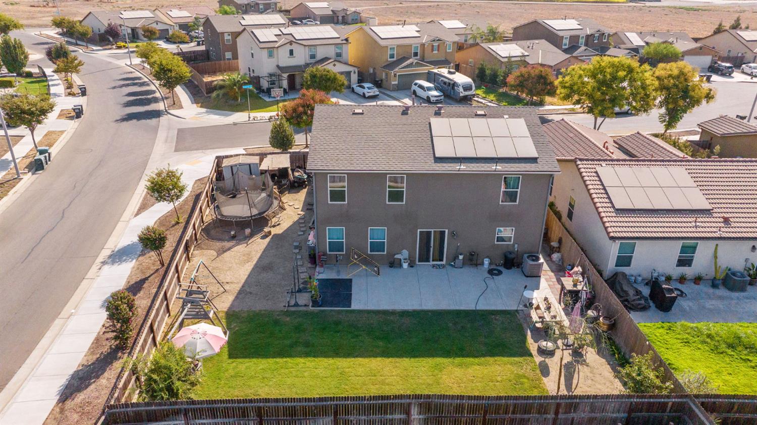 1649 N Comstock Ct, Visalia, CA 93292