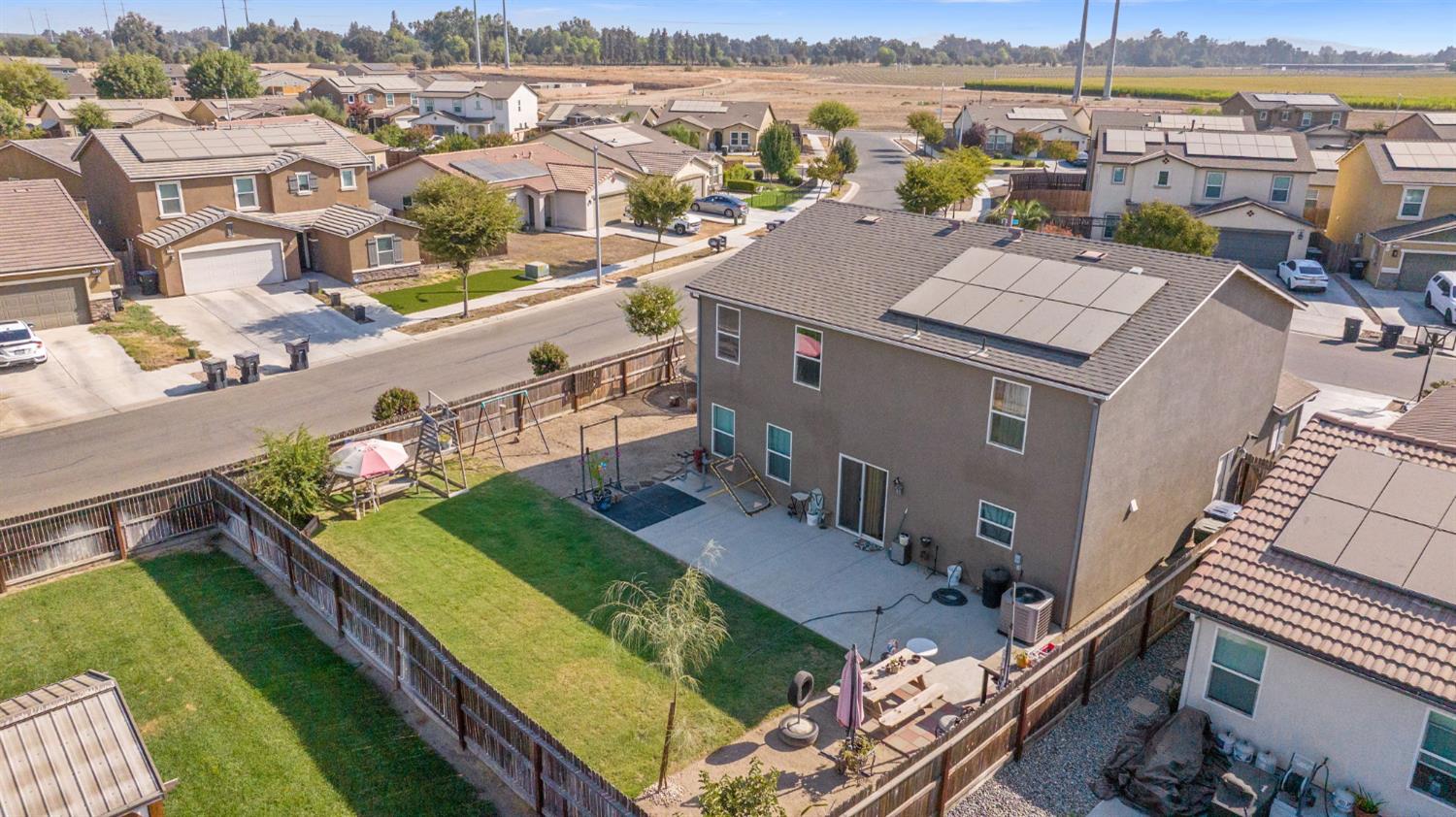 1649 N Comstock Ct, Visalia, CA 93292