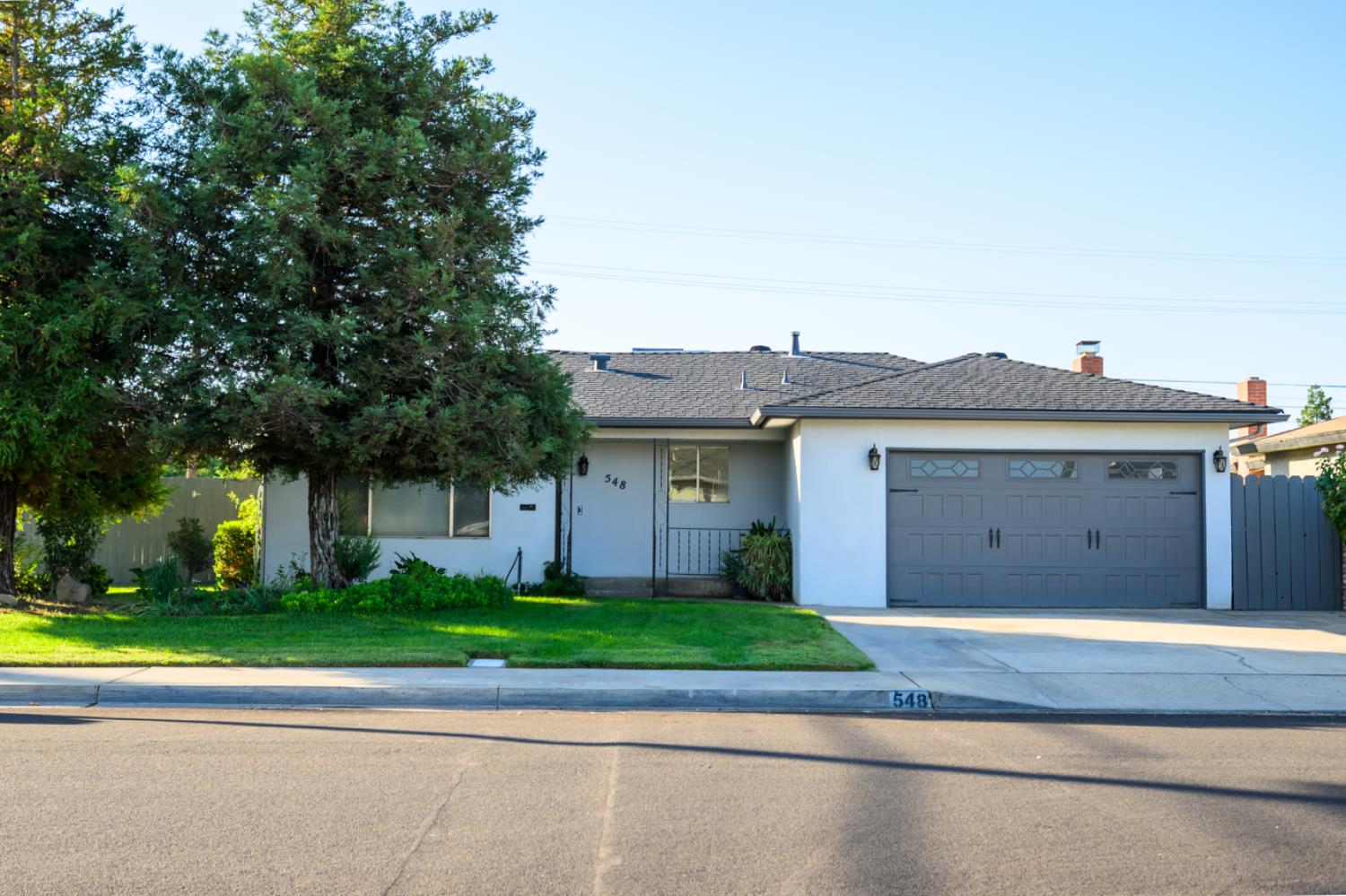 548 W Dennis Dr, Clovis, CA 93612