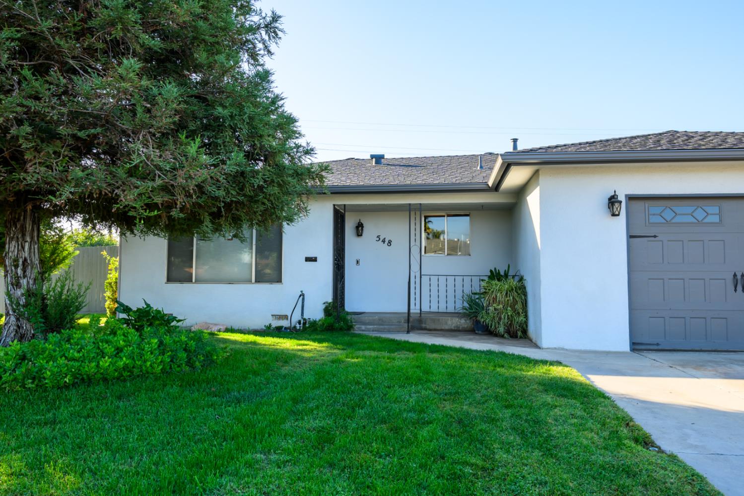 548 W Dennis Dr, Clovis, CA 93612