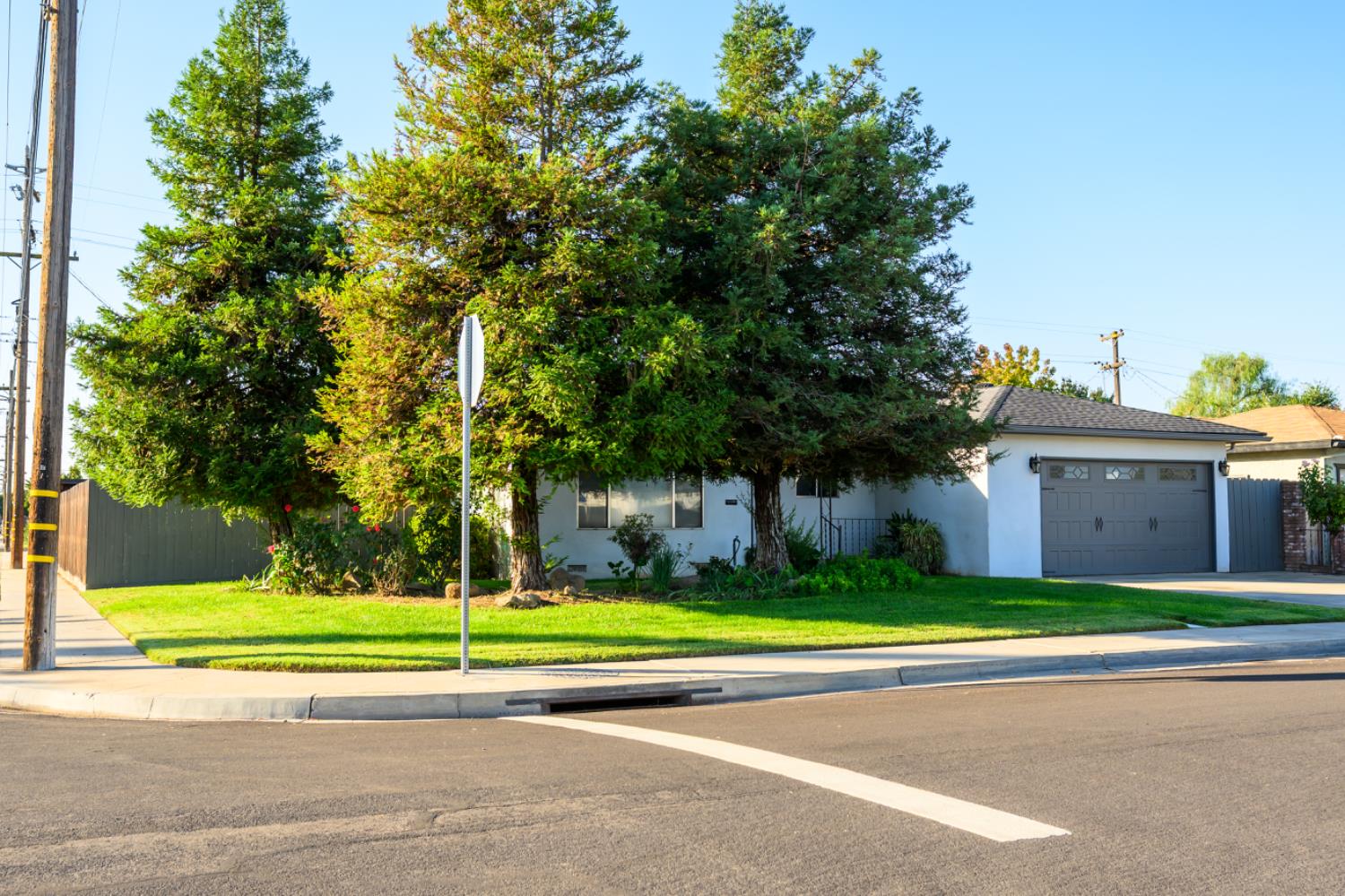 548 W Dennis Dr, Clovis, CA 93612