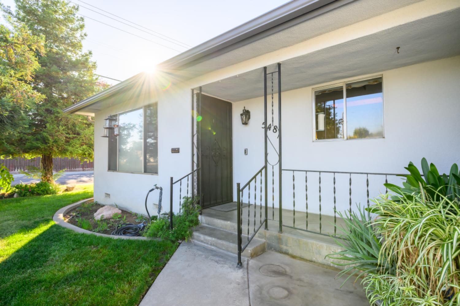 548 W Dennis Dr, Clovis, CA 93612