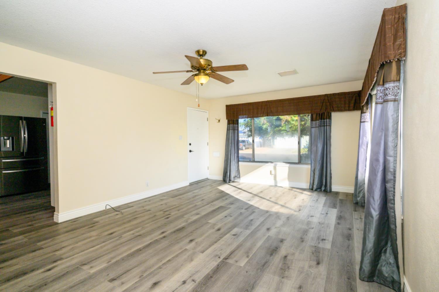 548 W Dennis Dr, Clovis, CA 93612