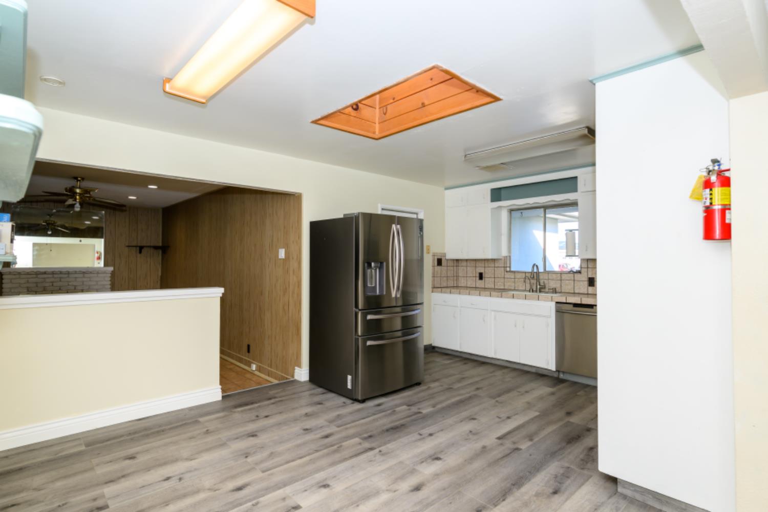 548 W Dennis Dr, Clovis, CA 93612