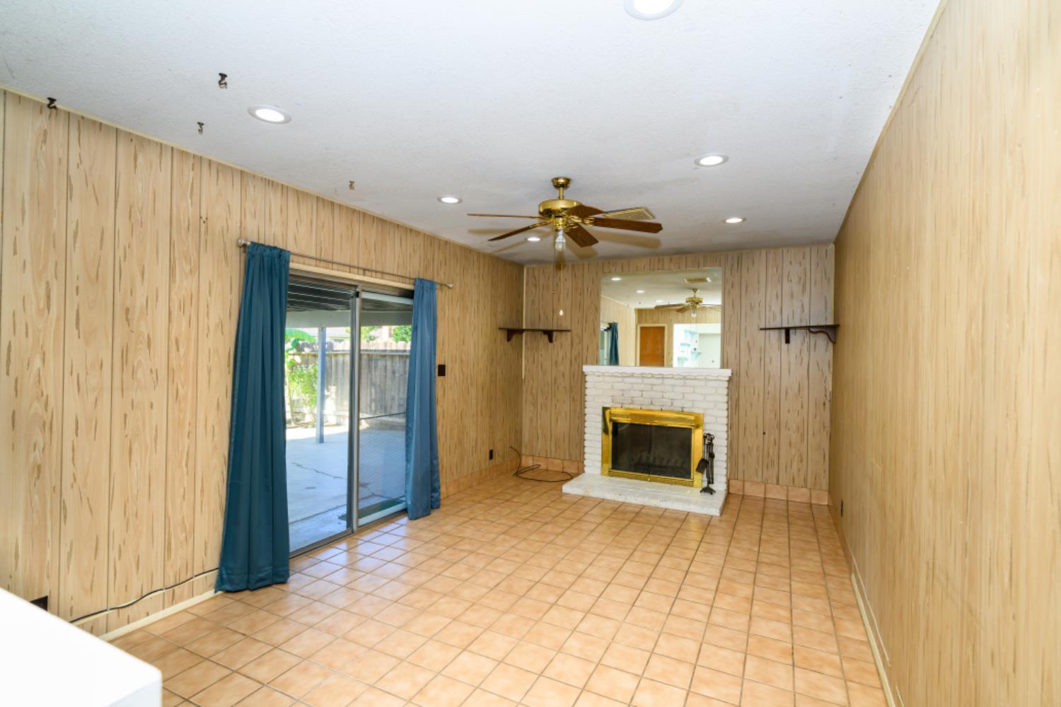 548 W Dennis Dr, Clovis, CA 93612