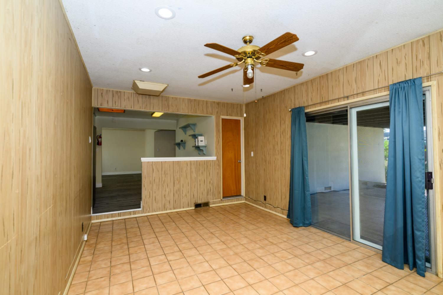 548 W Dennis Dr, Clovis, CA 93612