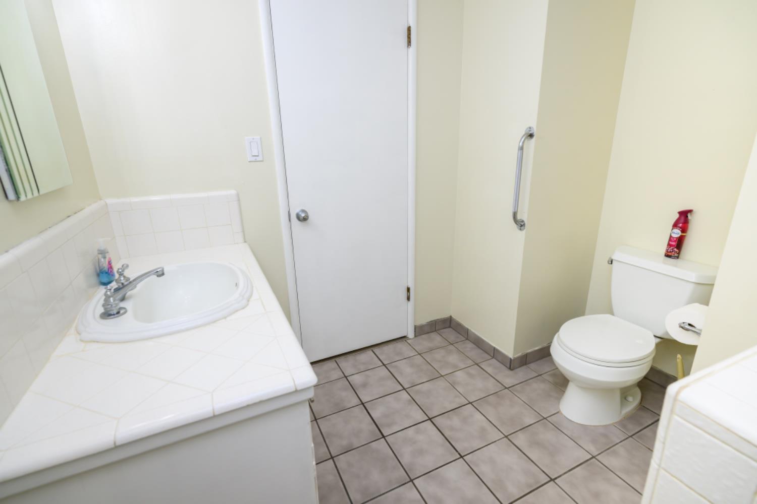 548 W Dennis Dr, Clovis, CA 93612