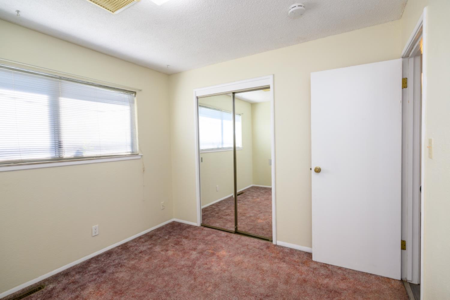 548 W Dennis Dr, Clovis, CA 93612