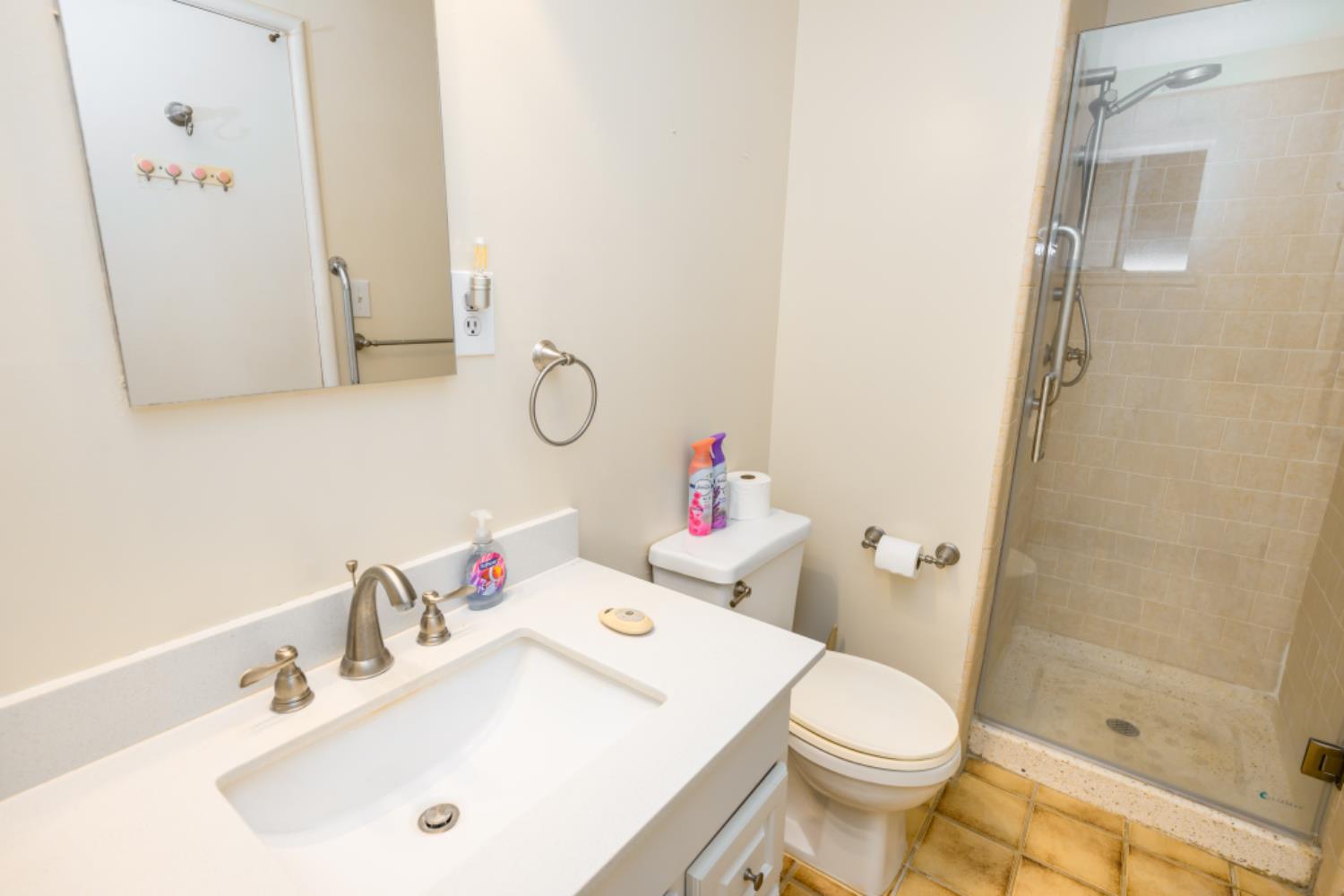 548 W Dennis Dr, Clovis, CA 93612