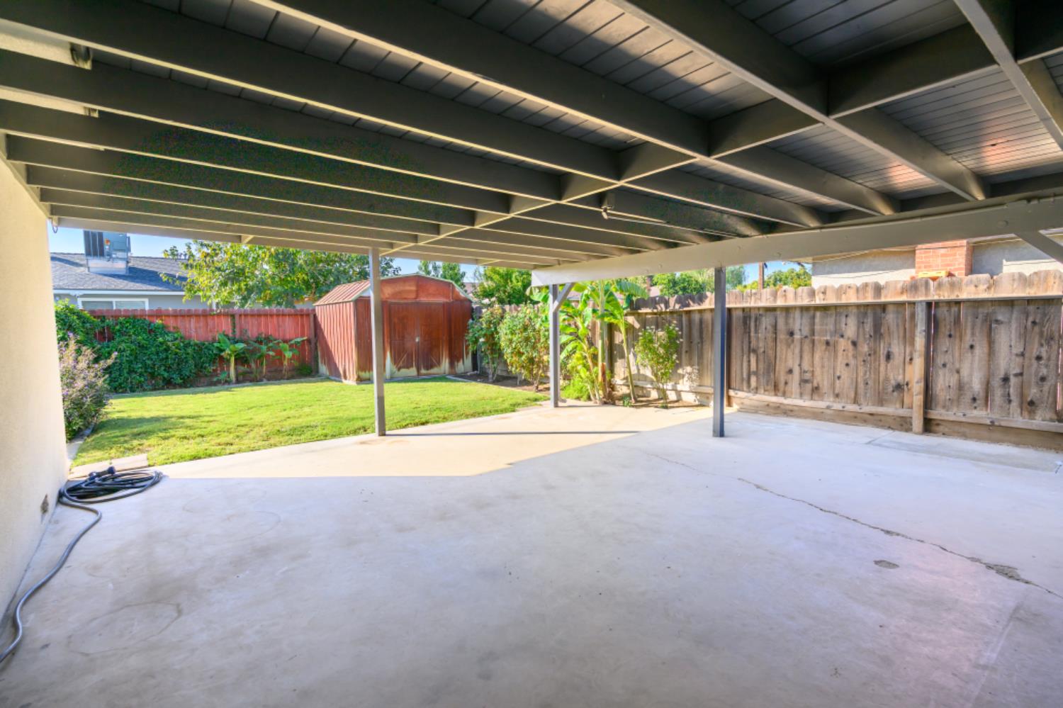 548 W Dennis Dr, Clovis, CA 93612