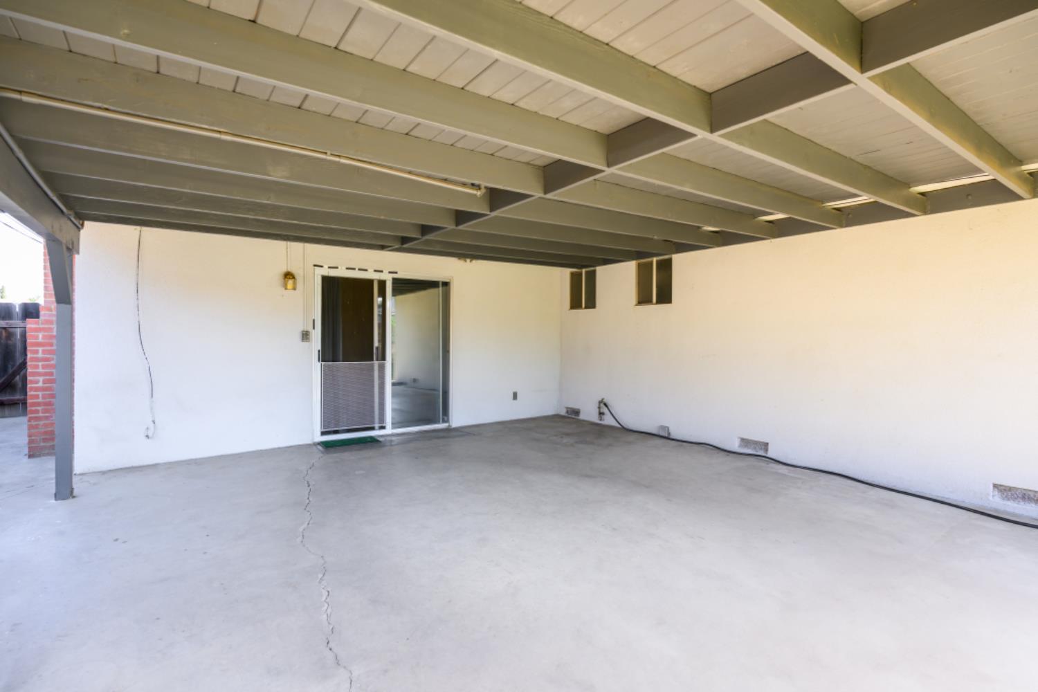 548 W Dennis Dr, Clovis, CA 93612