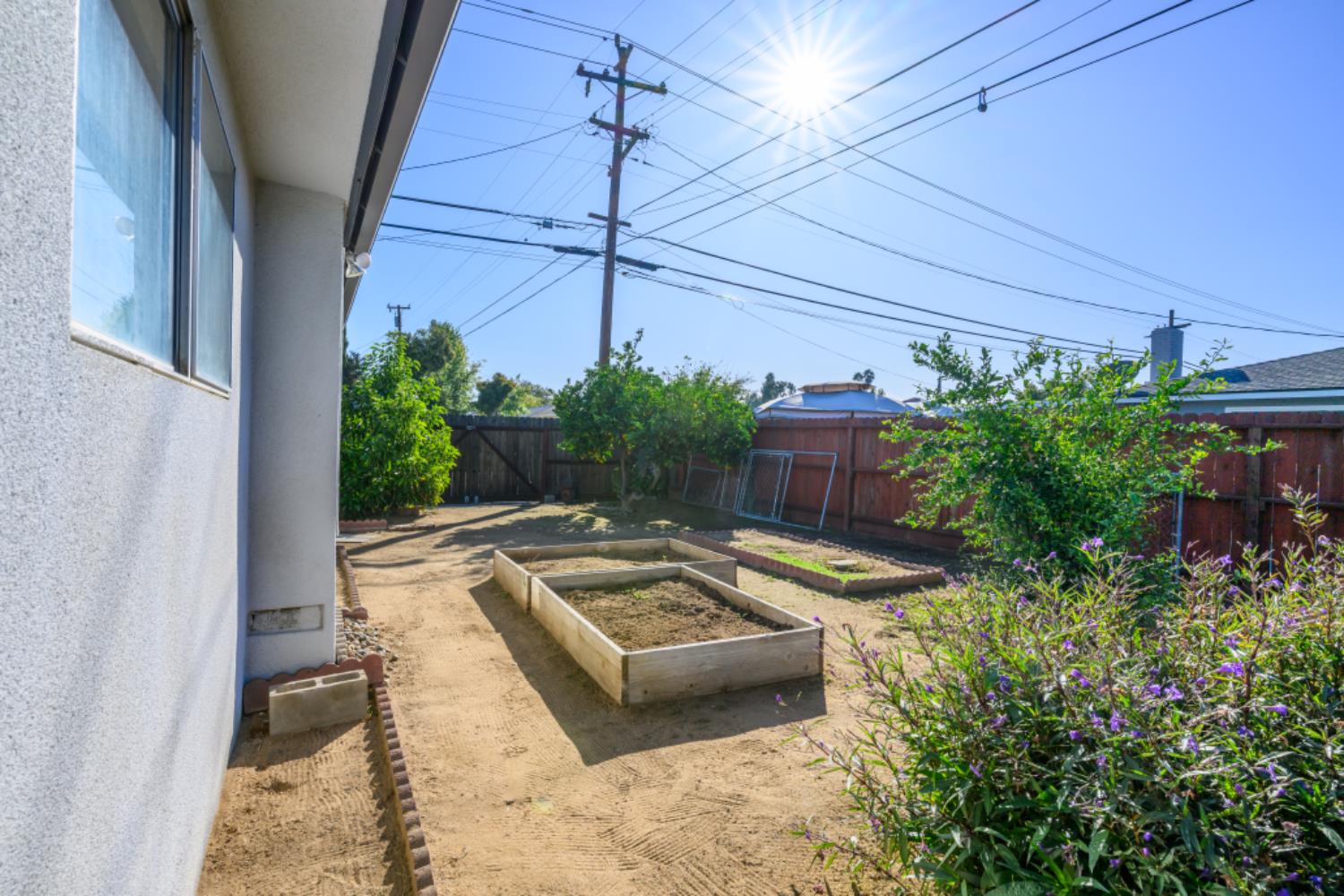 548 W Dennis Dr, Clovis, CA 93612