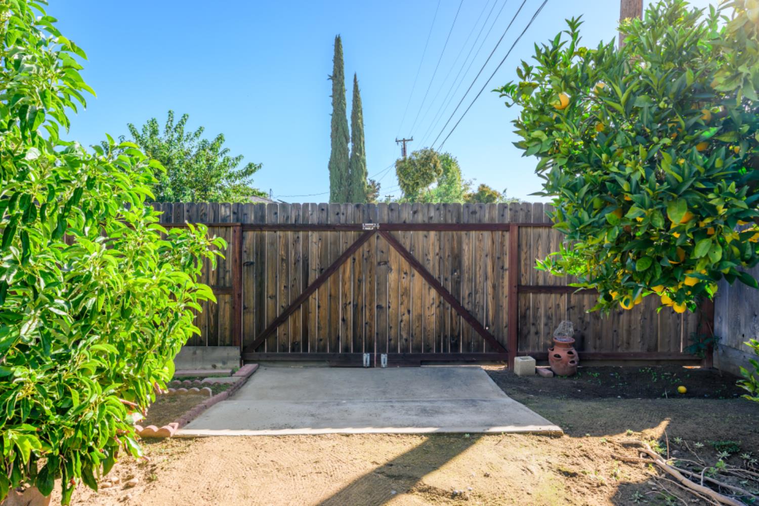 548 W Dennis Dr, Clovis, CA 93612