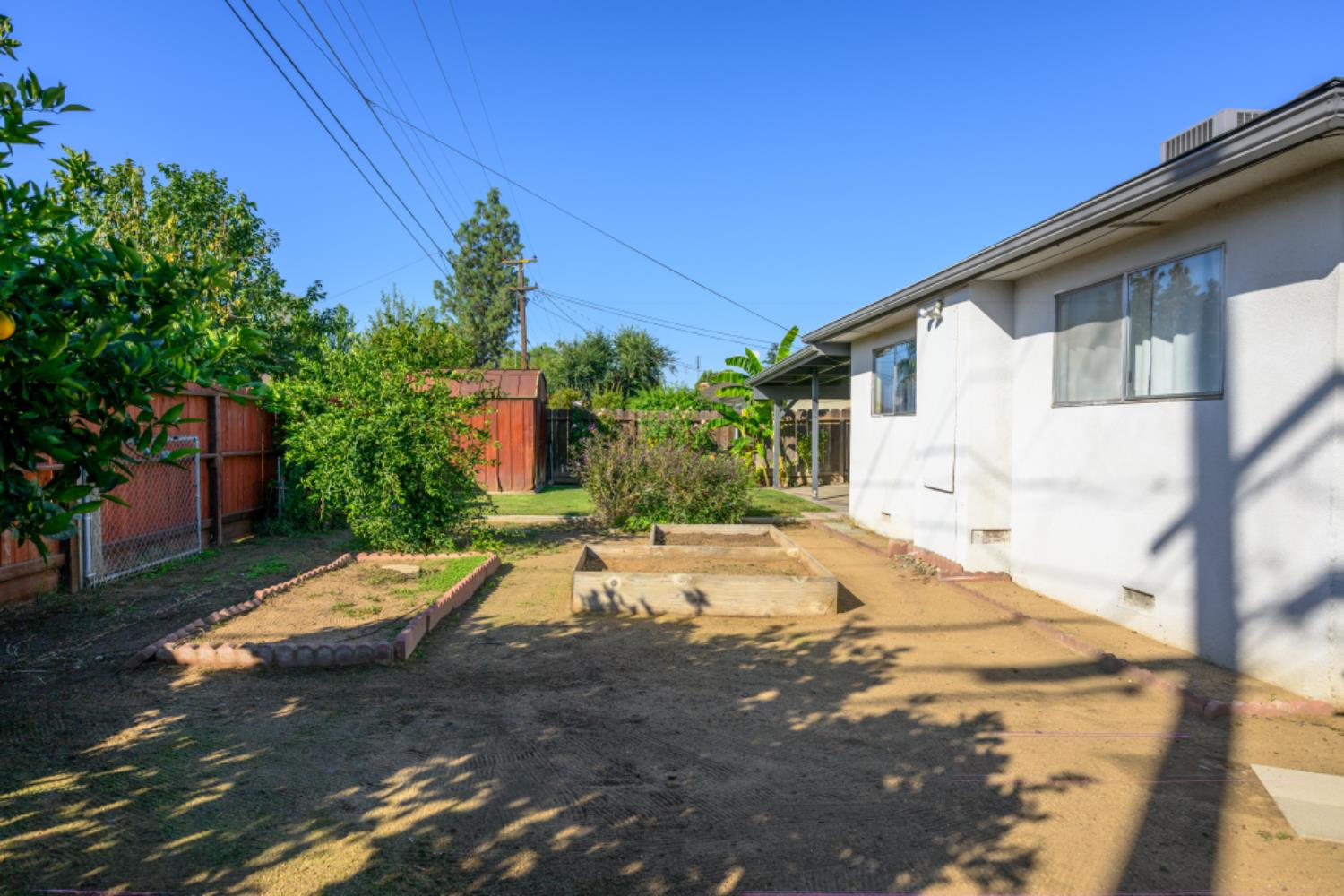 548 W Dennis Dr, Clovis, CA 93612