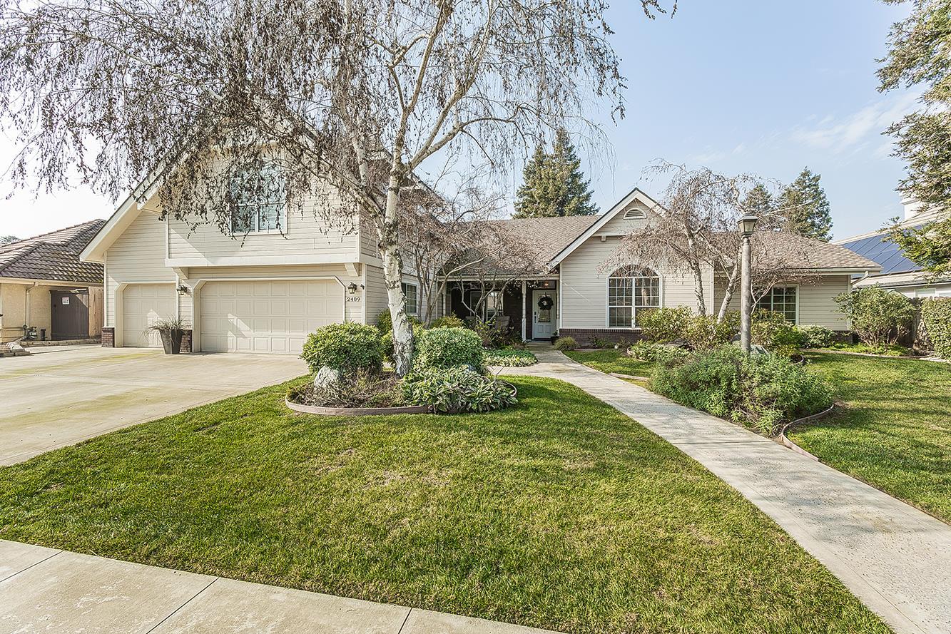 2409 SE Cottonwood Cir, Visalia, CA 93277