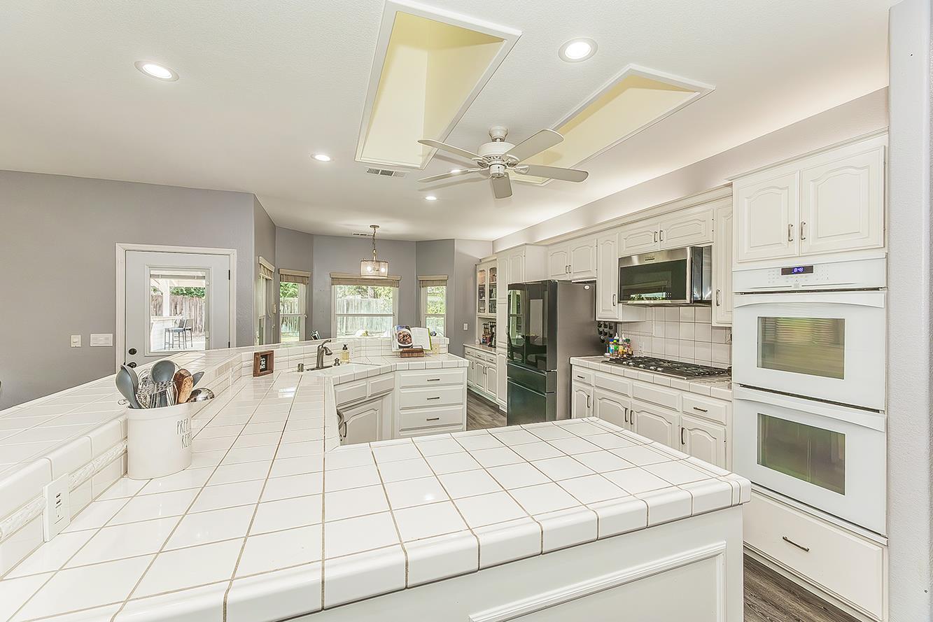 2409 SE Cottonwood Cir, Visalia, CA 93277