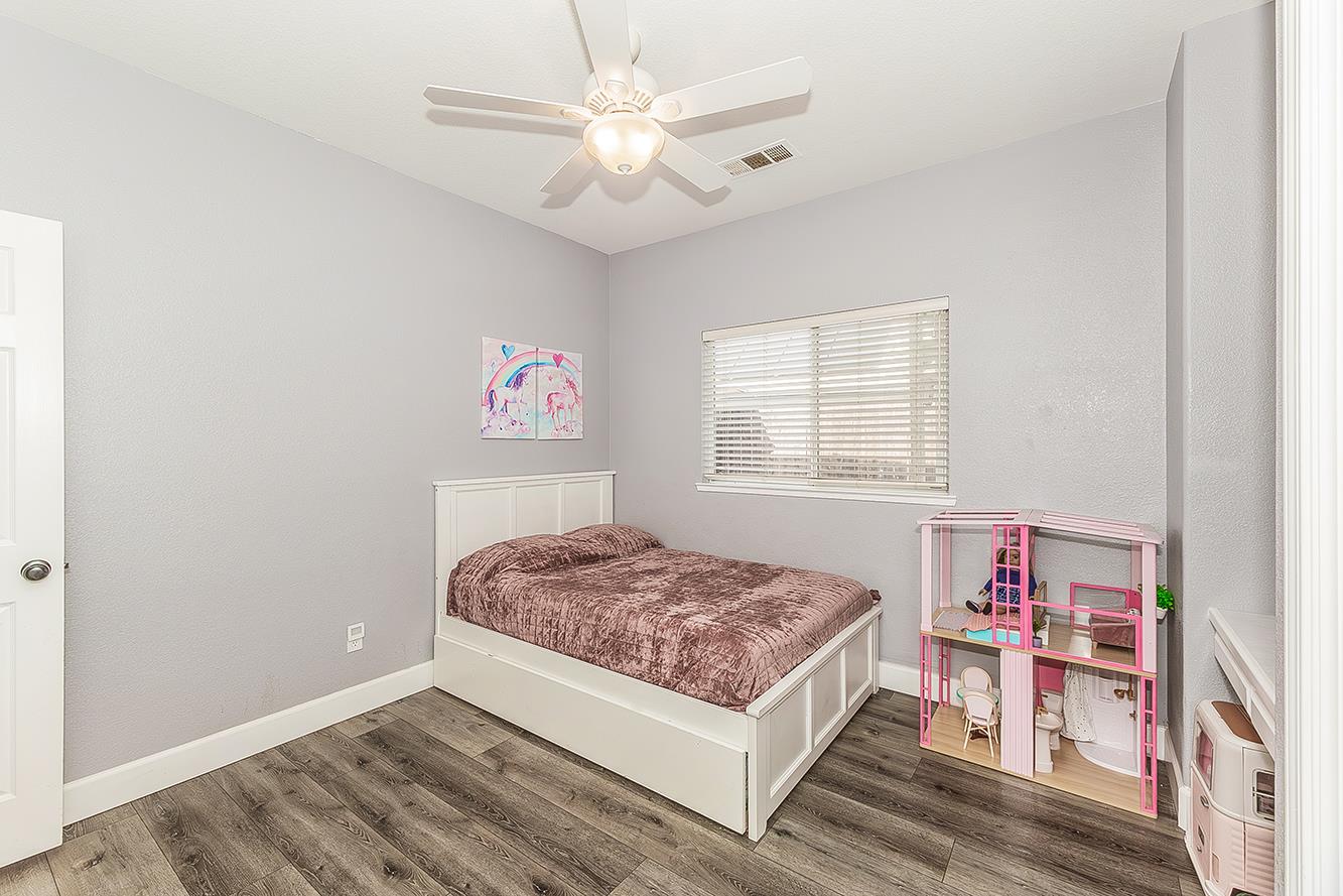 2409 SE Cottonwood Cir, Visalia, CA 93277