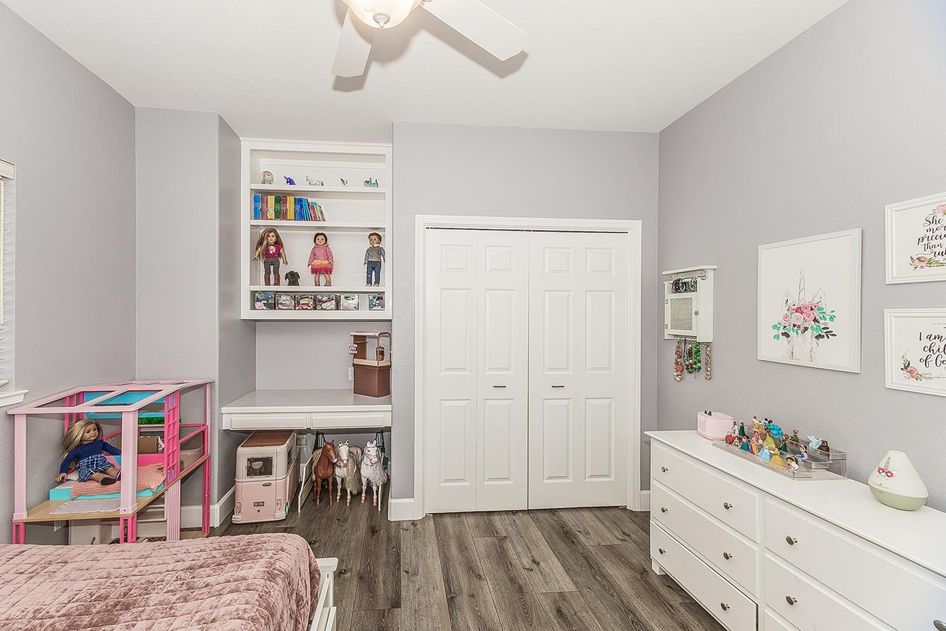 2409 SE Cottonwood Cir, Visalia, CA 93277