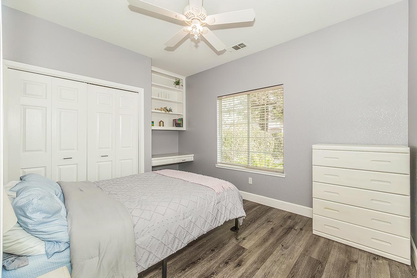 2409 SE Cottonwood Cir, Visalia, CA 93277