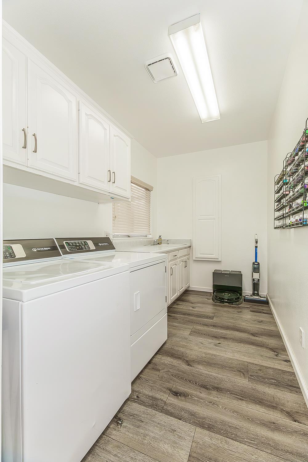 2409 SE Cottonwood Cir, Visalia, CA 93277