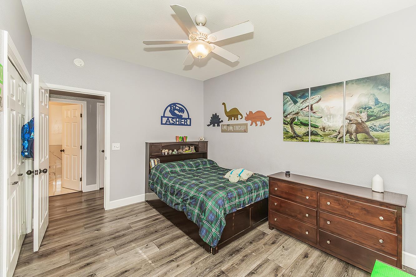 2409 SE Cottonwood Cir, Visalia, CA 93277