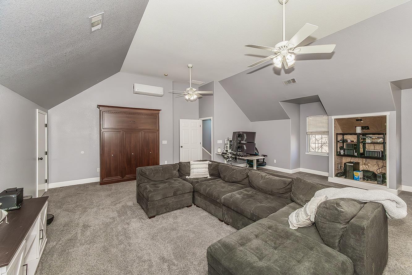 2409 SE Cottonwood Cir, Visalia, CA 93277