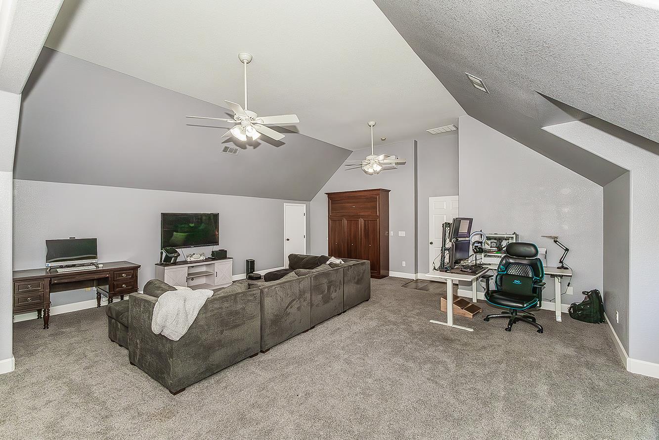 2409 SE Cottonwood Cir, Visalia, CA 93277