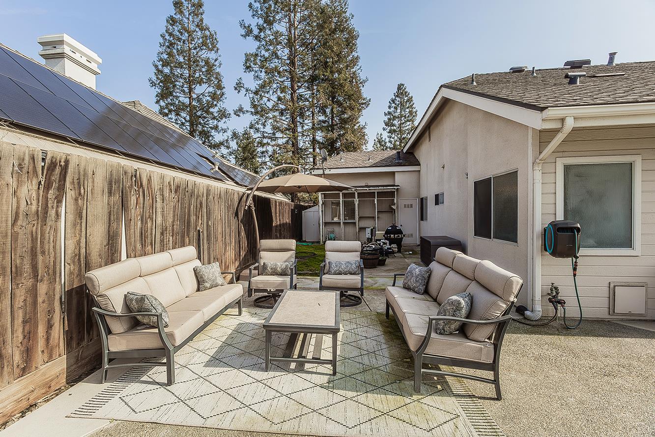 2409 SE Cottonwood Cir, Visalia, CA 93277