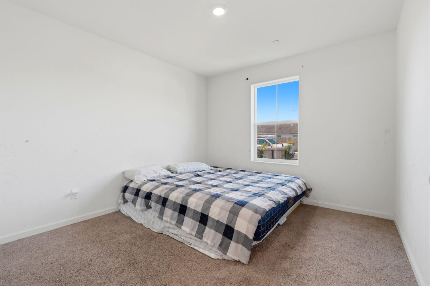 2456 Wolf Creek Pl, Tulare, CA 93274