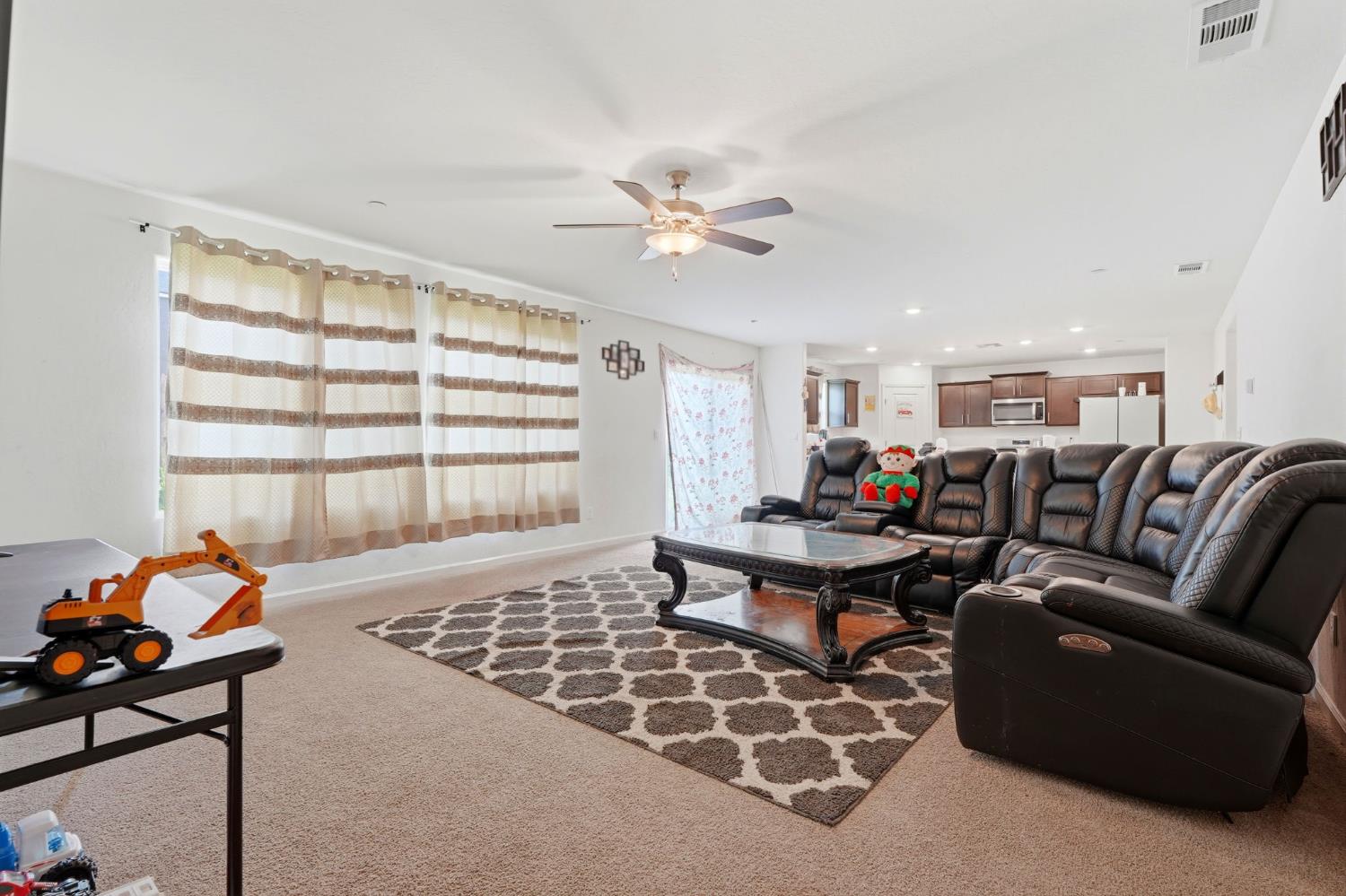 2456 Wolf Creek Pl, Tulare, CA 93274