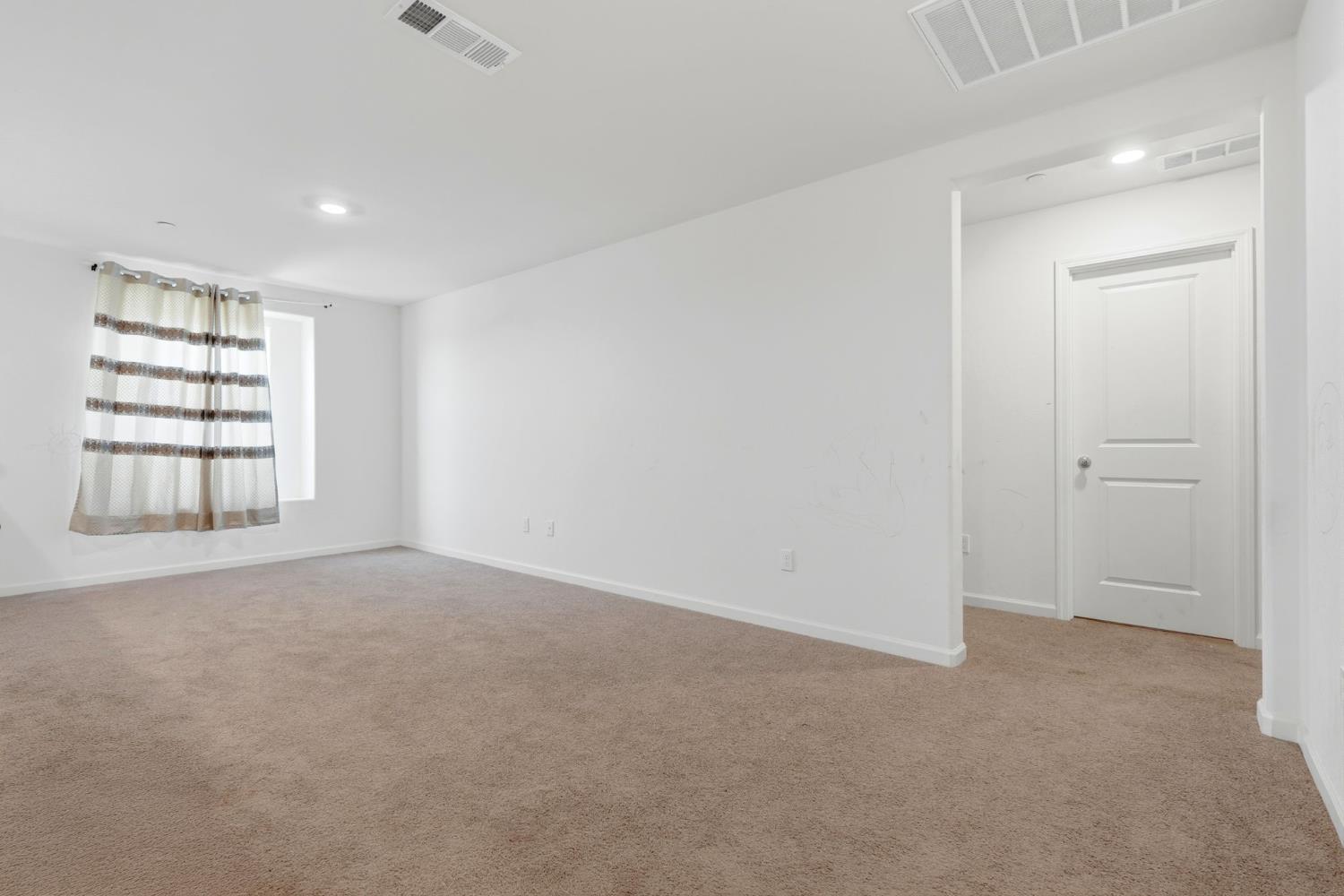 2456 Wolf Creek Pl, Tulare, CA 93274