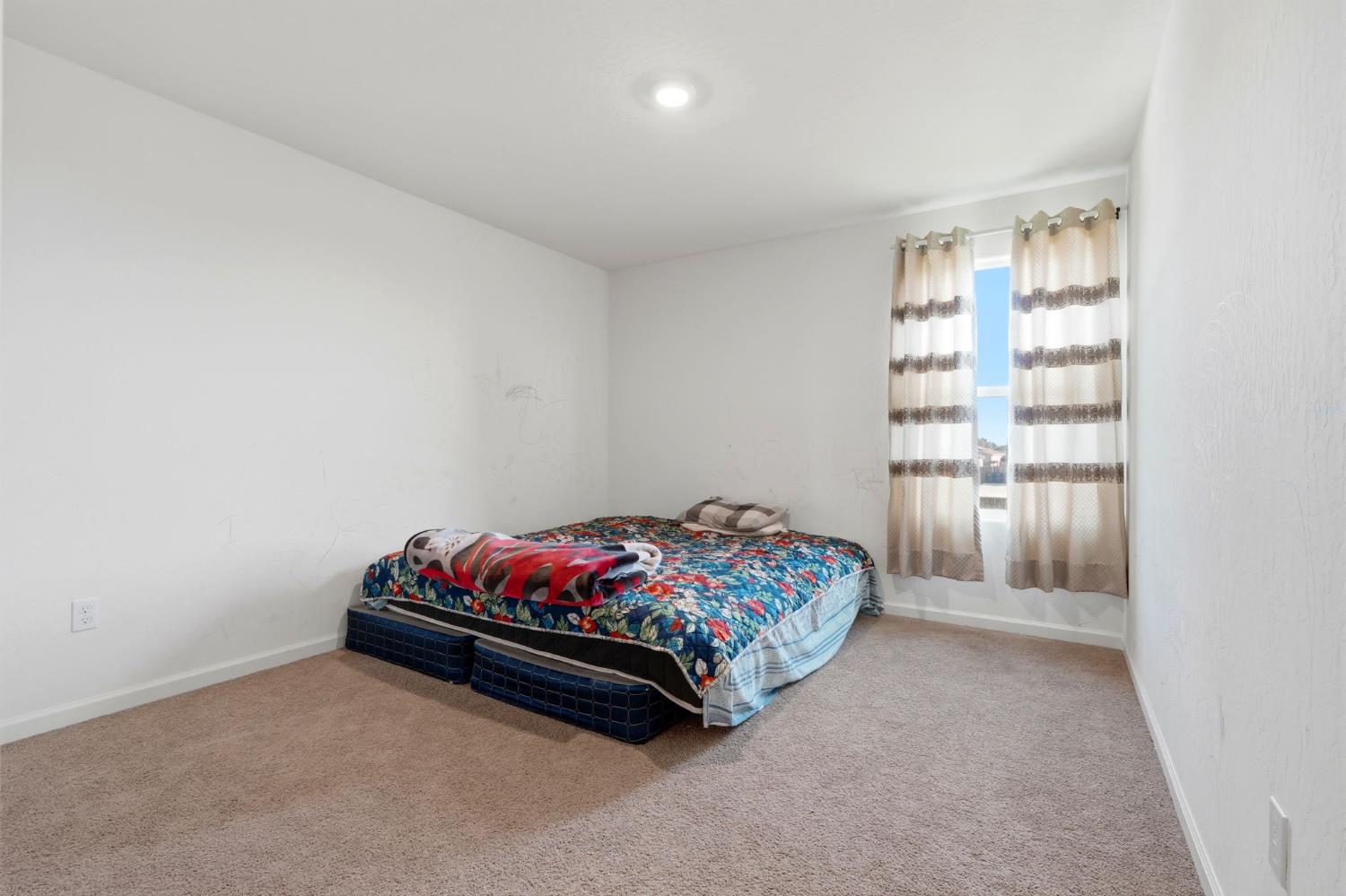 2456 Wolf Creek Pl, Tulare, CA 93274