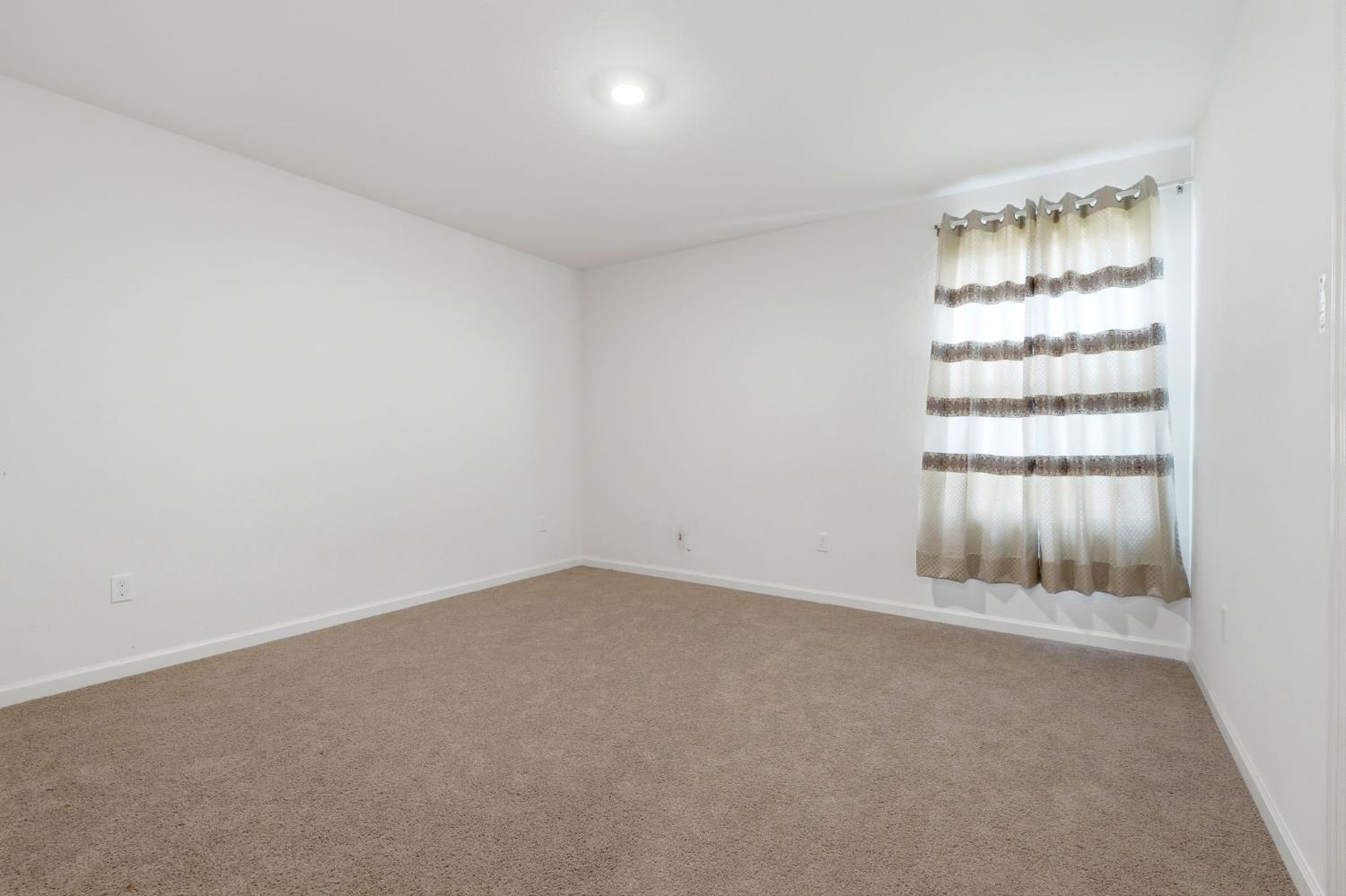 2456 Wolf Creek Pl, Tulare, CA 93274