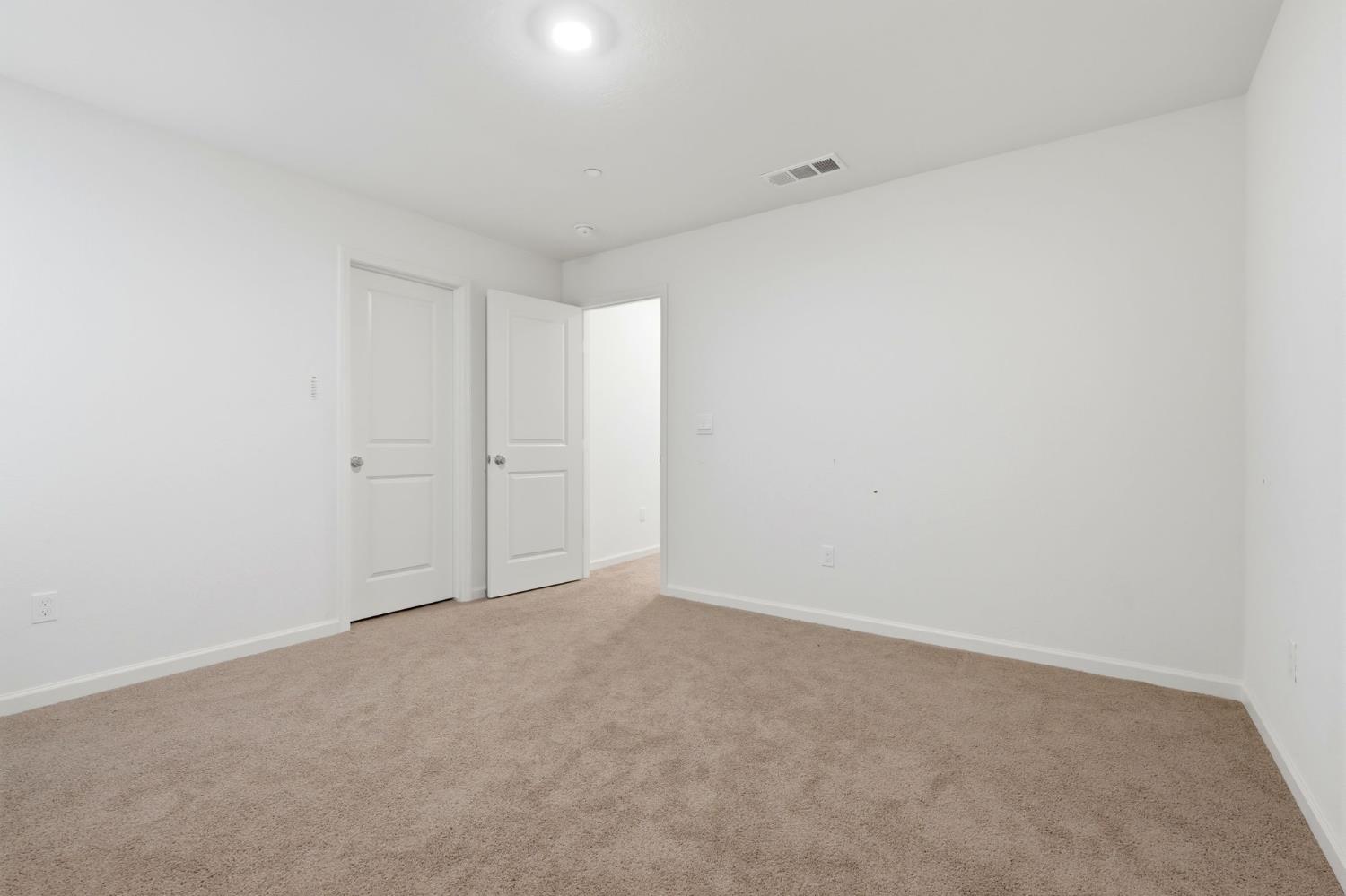 2456 Wolf Creek Pl, Tulare, CA 93274