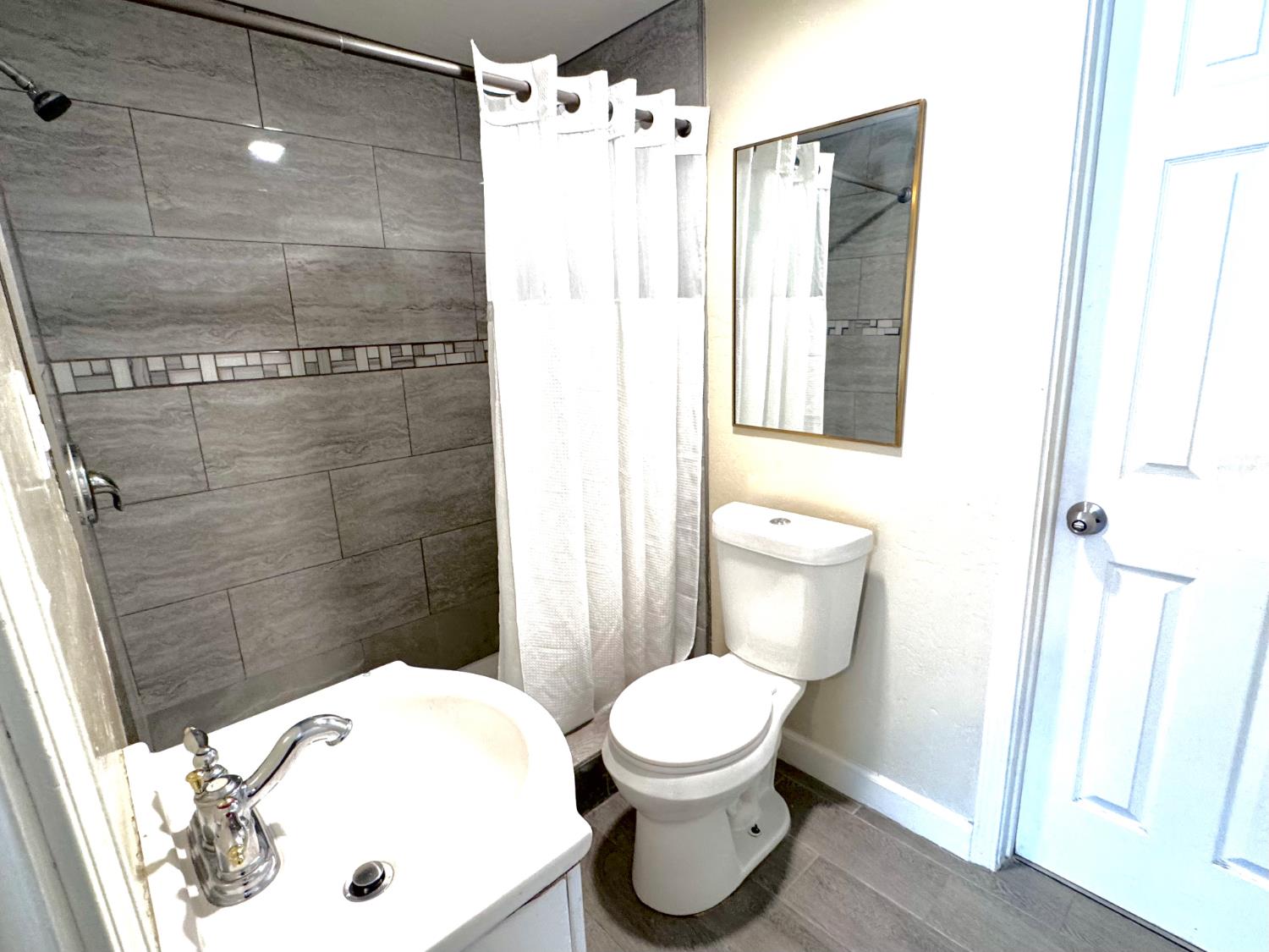 13936 Front St, Armona, CA 93202
