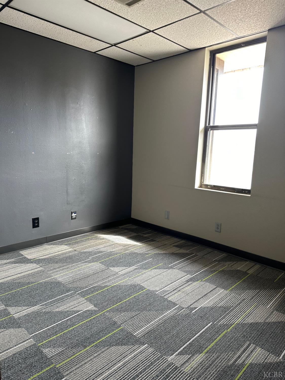 1942 S Court St, Visalia, CA 93277