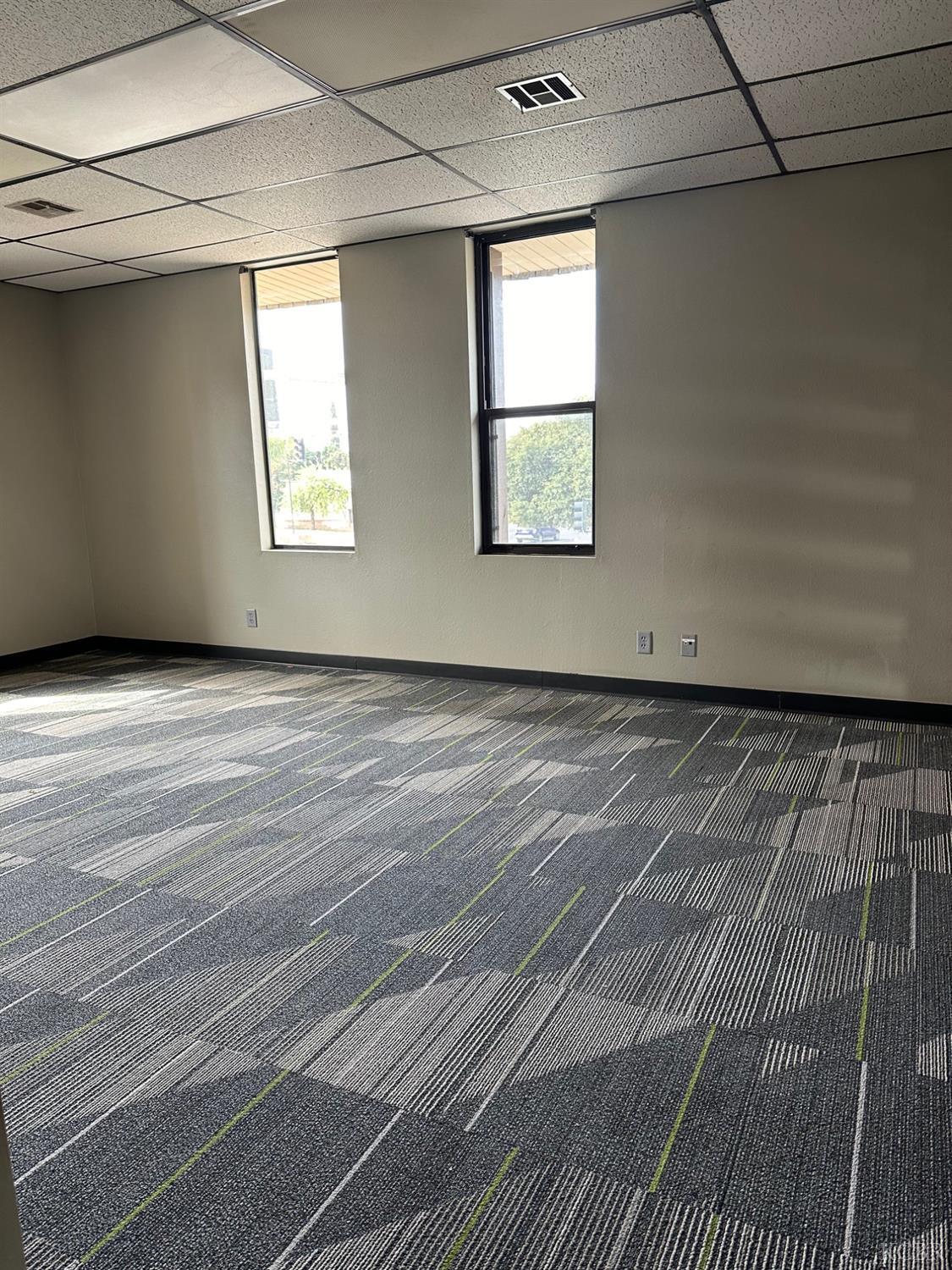 1942 S Court St, Visalia, CA 93277