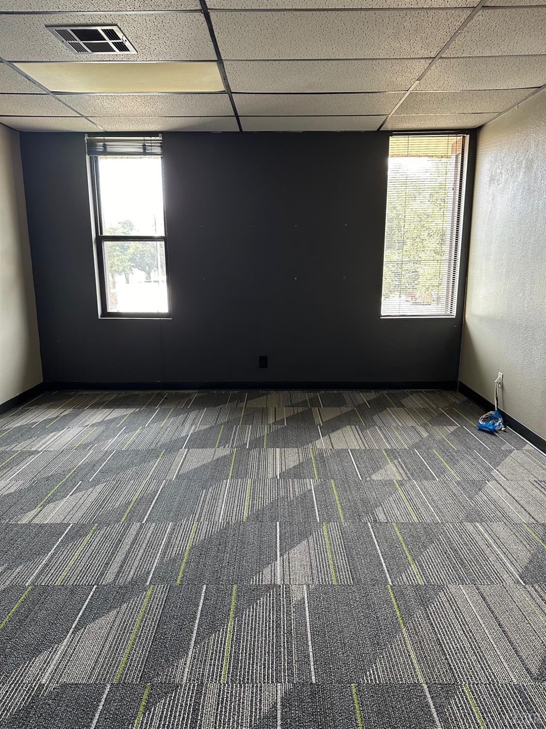 1942 S Court St, Visalia, CA 93277